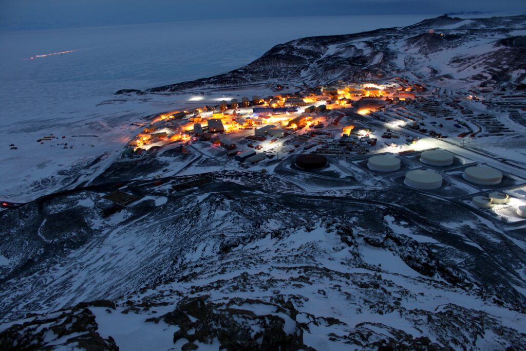 Antarctica- McMurdo Station 2010-10-02