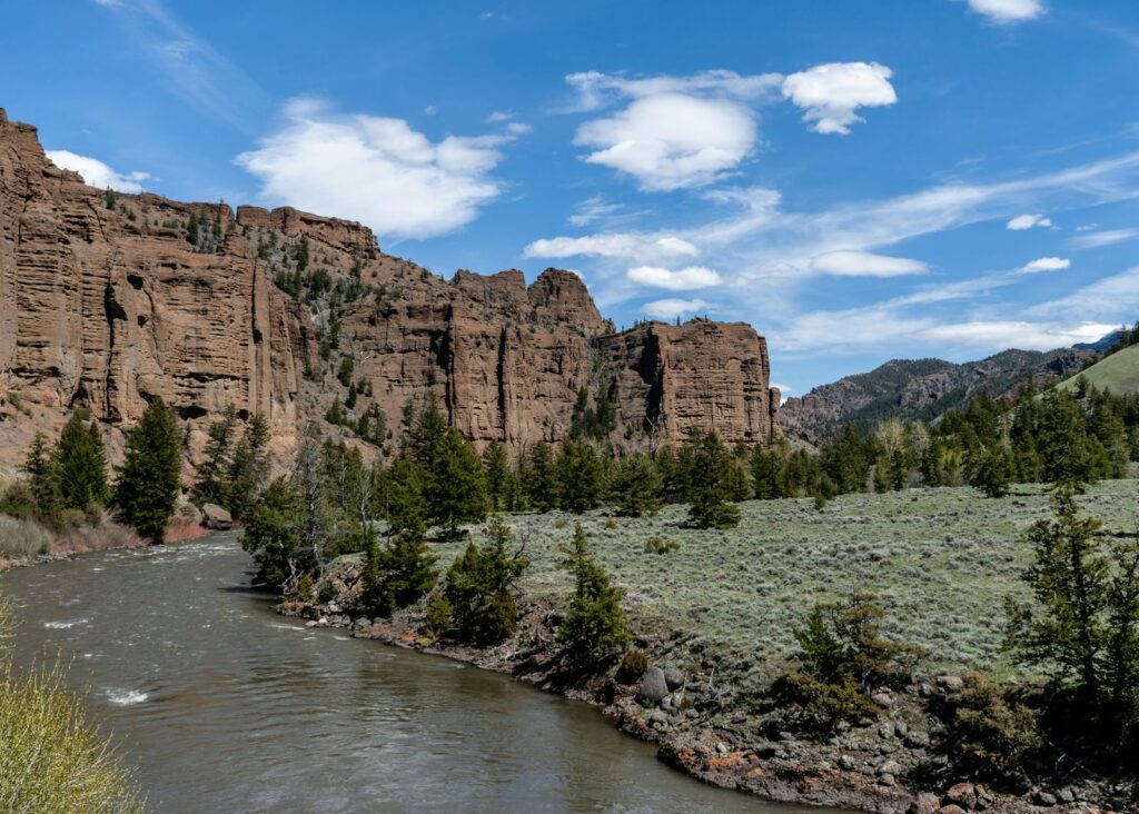 a river running through a canyon