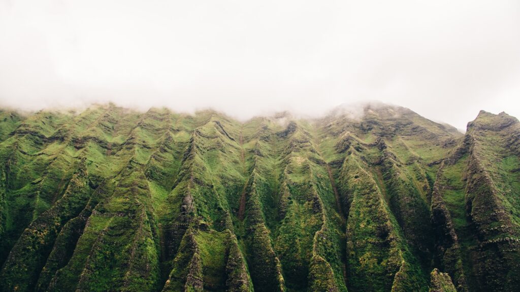 green curved mountaing photo