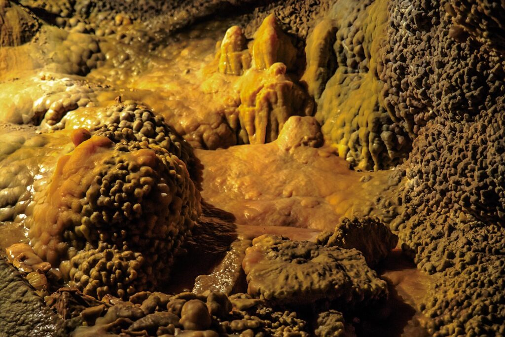 Inside Jewel Cave National Monument...