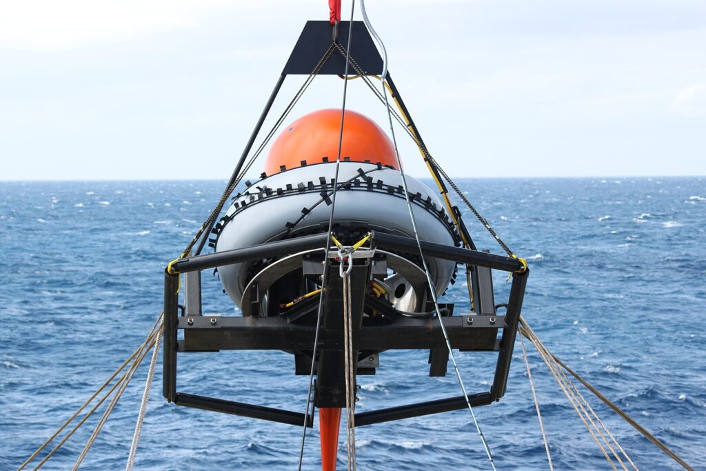 Launching a hydrophone node
